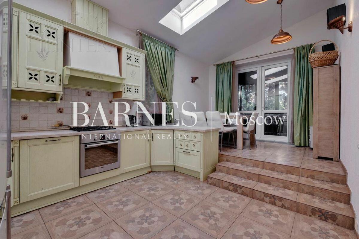 2-этажный коттедж 320 м² с отделкой