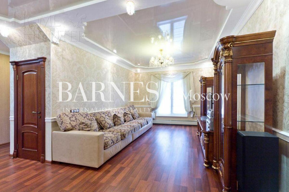 2-этажный коттедж 300 м² с отделкой