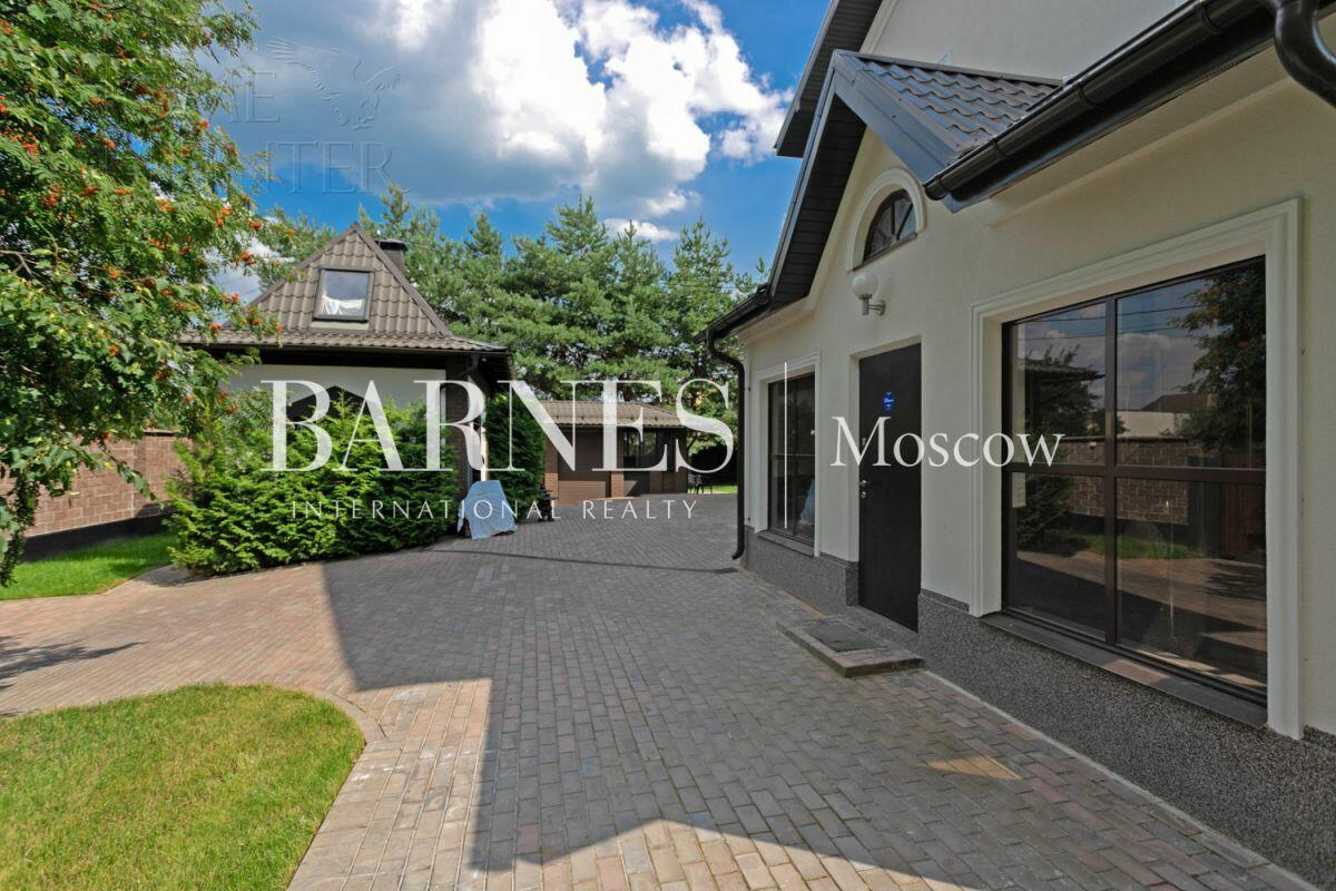 2-этажный коттедж 450 м² с отделкой
