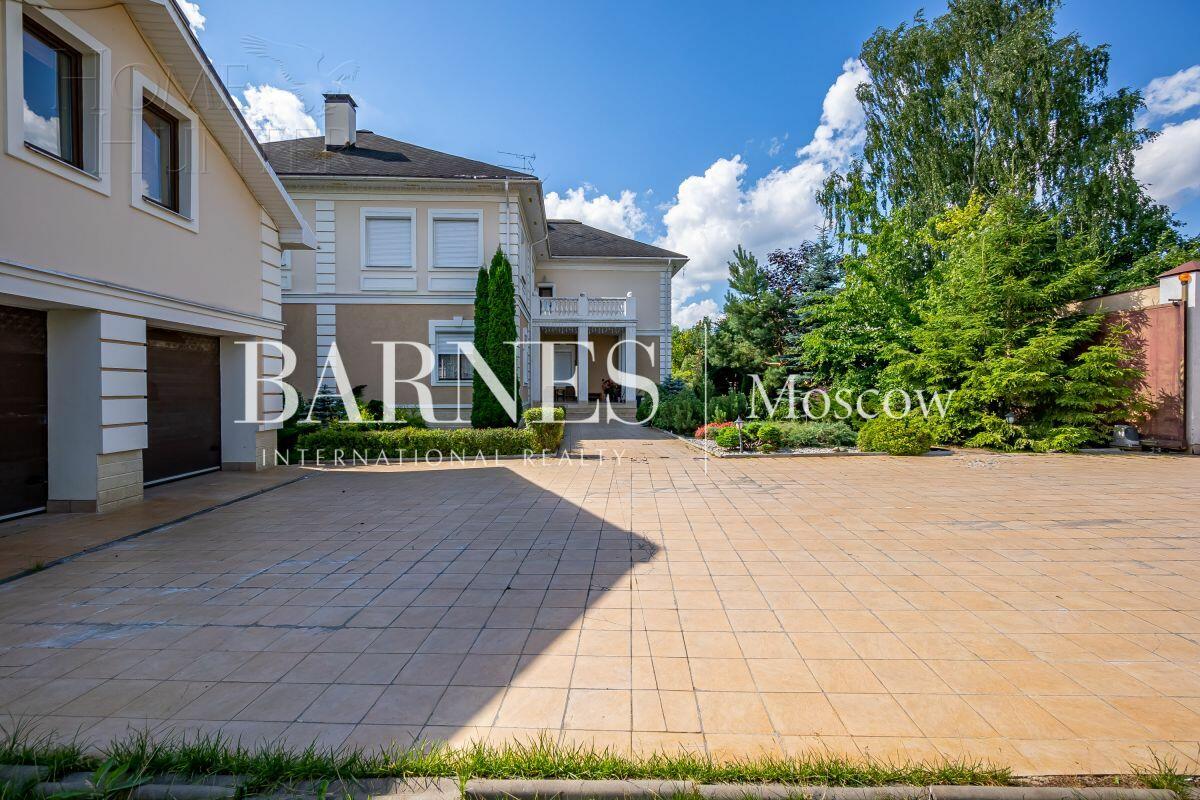 2-этажный коттедж 700 м² с отделкой