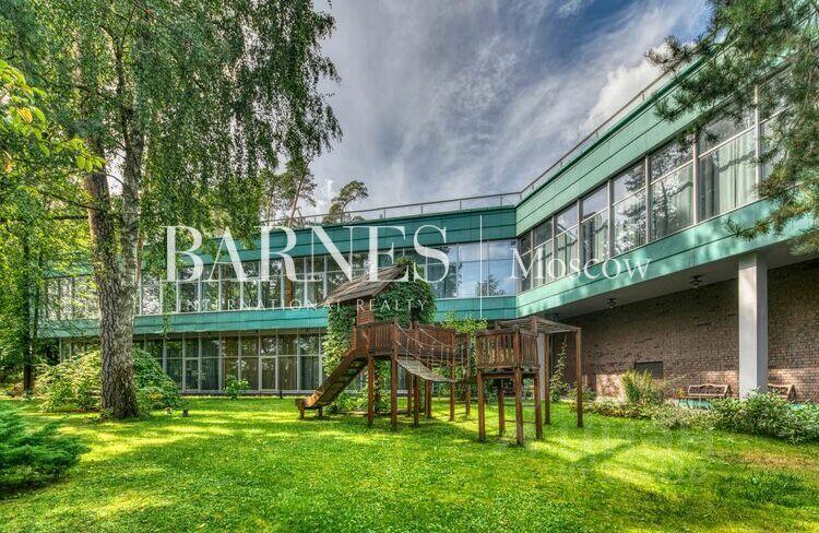 2-этажный коттедж 1 500 м² с отделкой