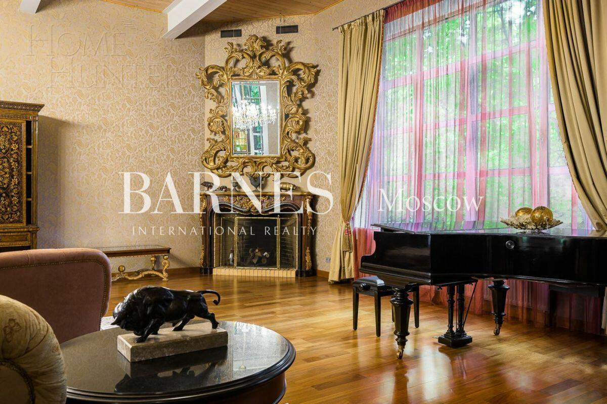 2-этажный коттедж 940 м² с отделкой