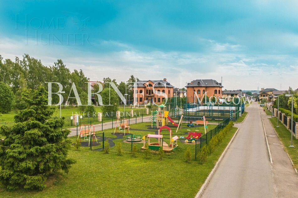 2-этажный коттедж 323 м² без отделки