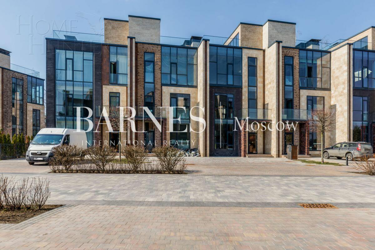 3-этажный таунхаус 244 м² с отделкой