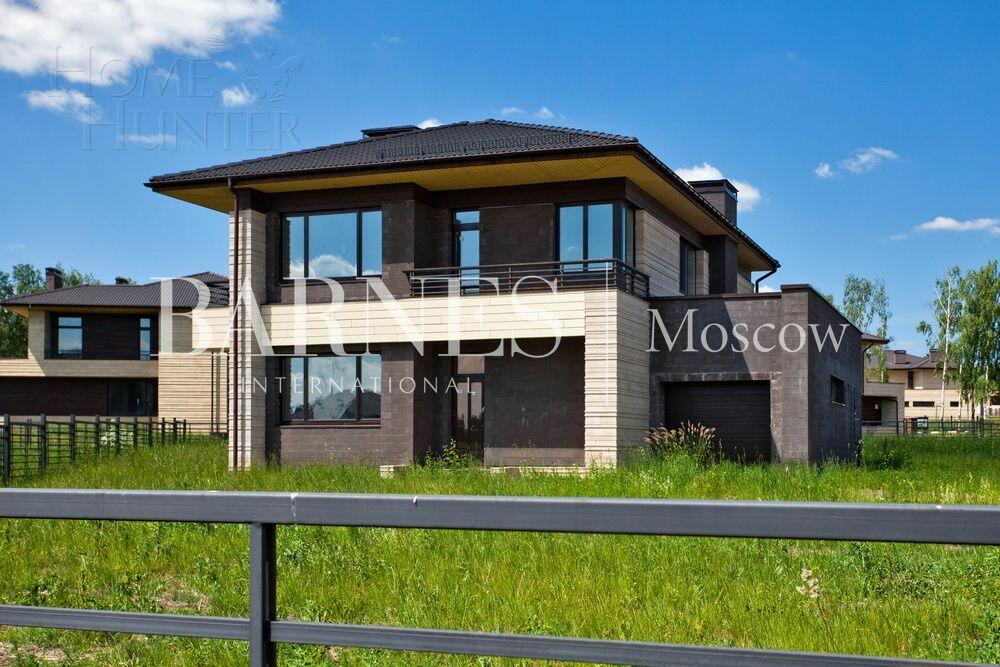 2-этажный коттедж 323 м² без отделки