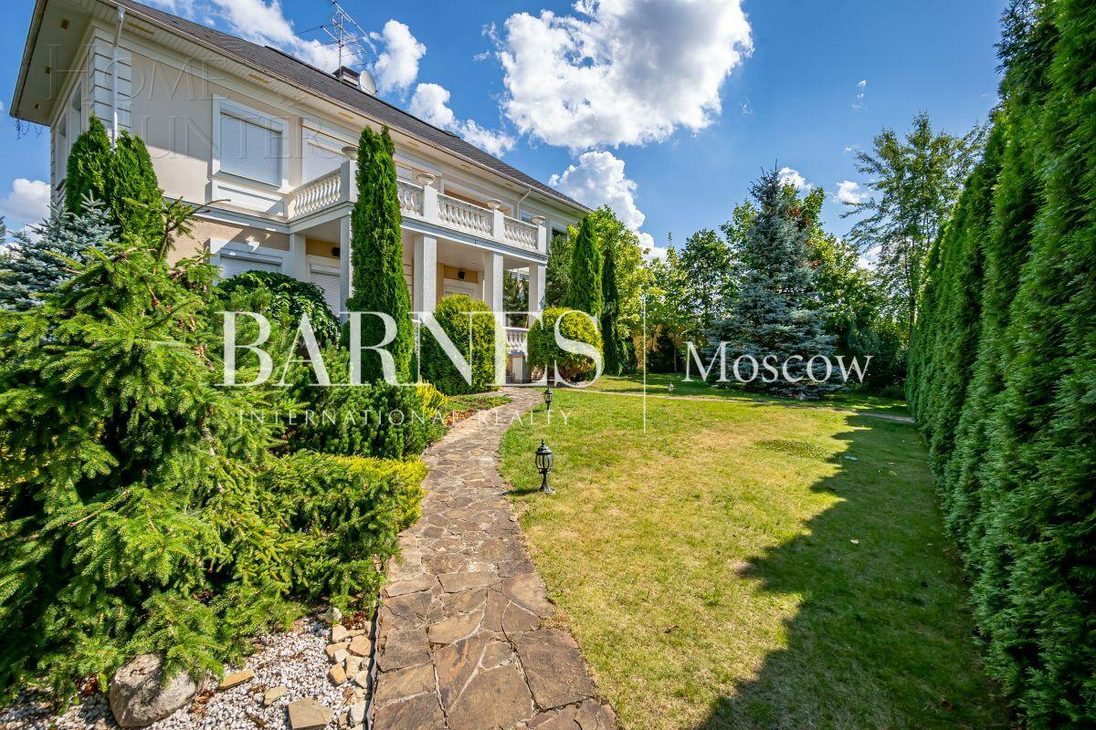 2-этажный коттедж 700 м² с отделкой