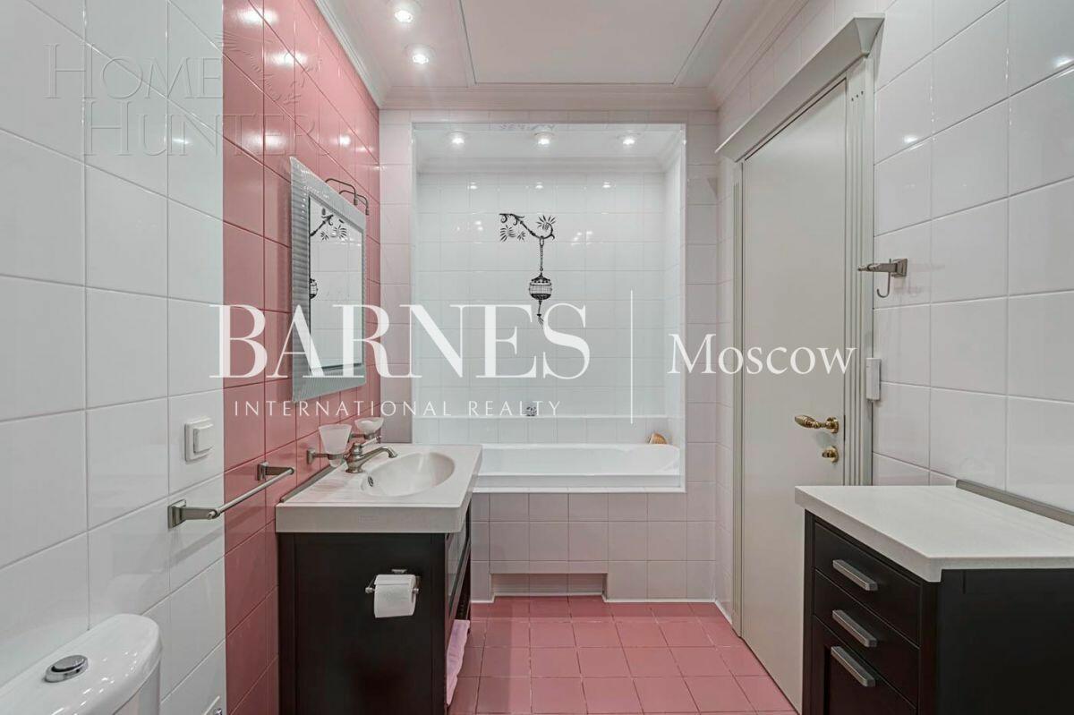 2-этажный коттедж 782.7 м² с отделкой