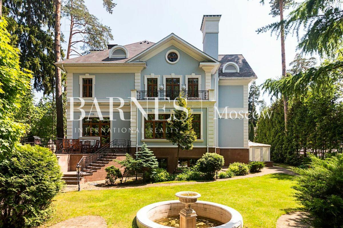 2-этажный коттедж 782.7 м² с отделкой