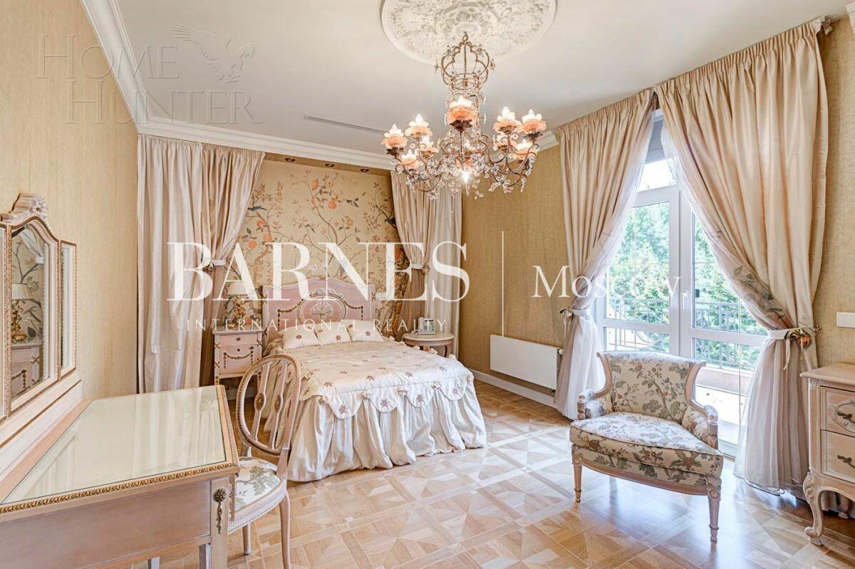 2-этажный коттедж 782.7 м² с отделкой