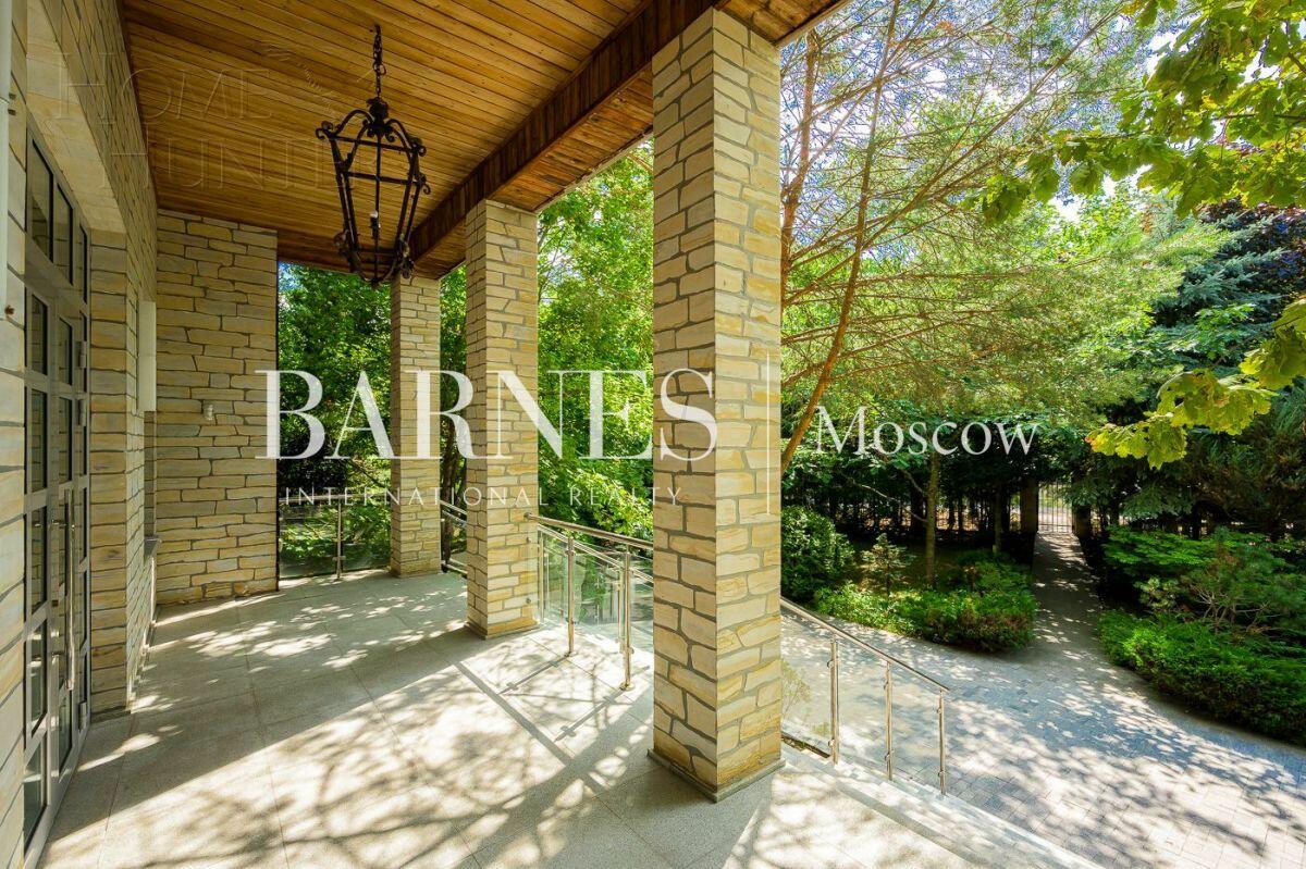 2-этажный коттедж 940 м² с отделкой