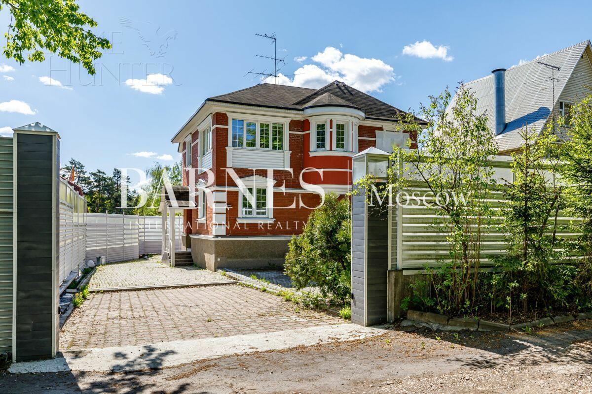 2-этажный коттедж 260 м² с отделкой