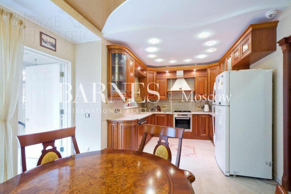 2-этажный коттедж 300 м² с отделкой