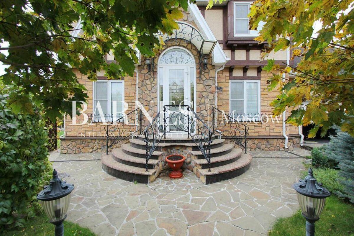 2-этажный коттедж 300 м² с отделкой