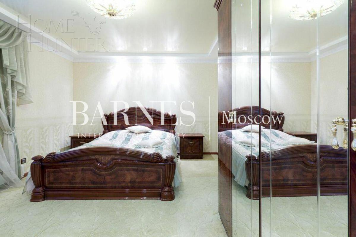 2-этажный коттедж 300 м² с отделкой