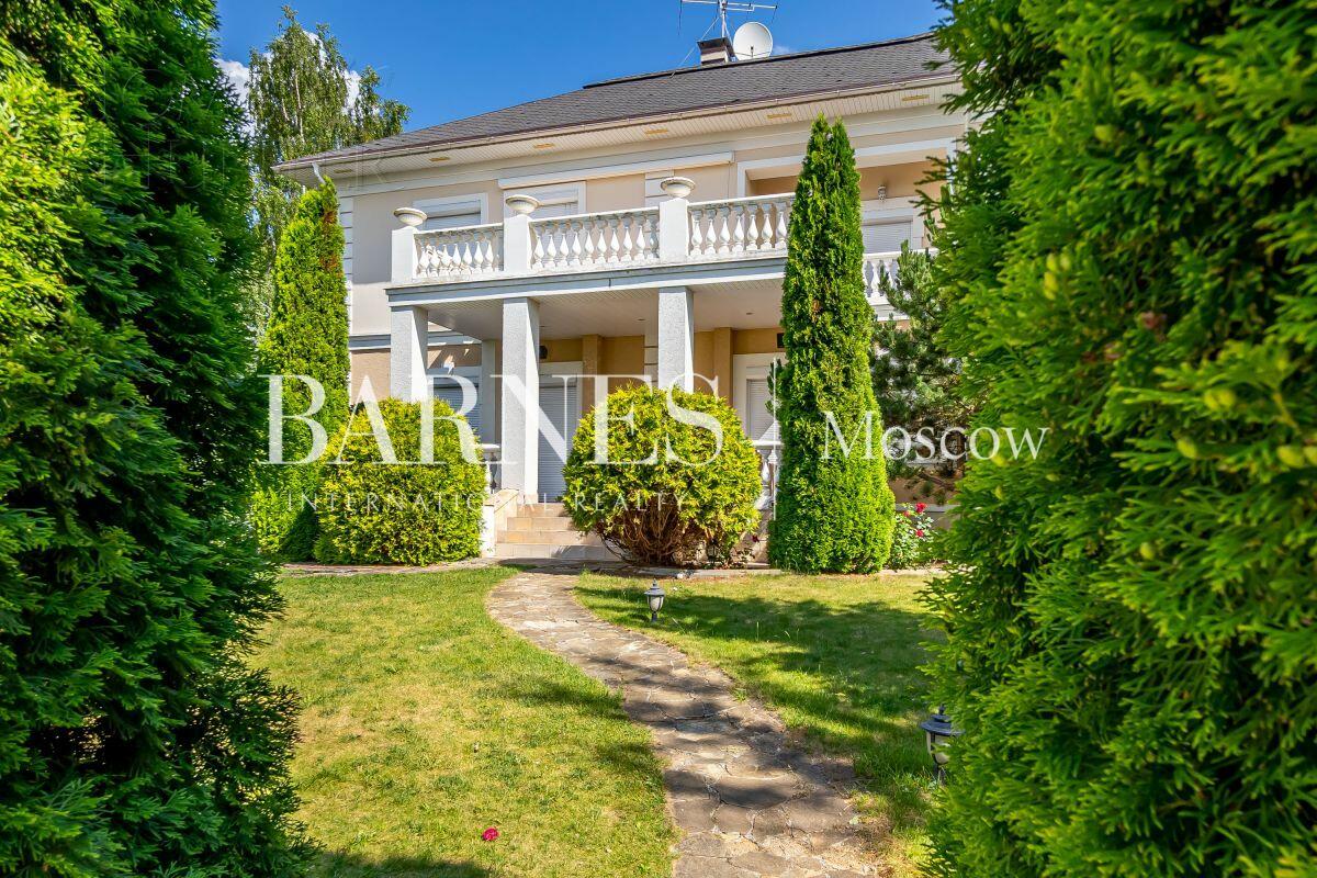 2-этажный коттедж 700 м² с отделкой