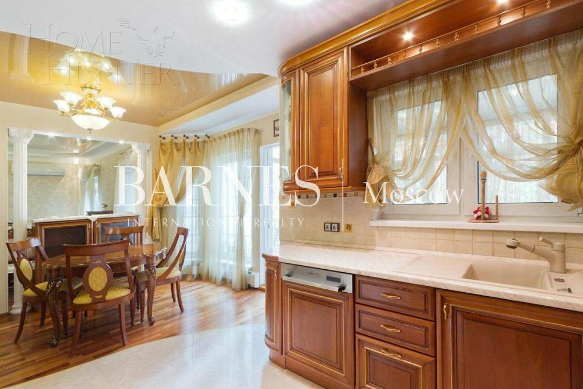 2-этажный коттедж 300 м² с отделкой