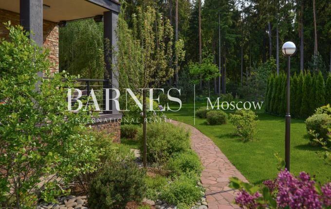 2-этажный коттедж 1 220 м² с отделкой