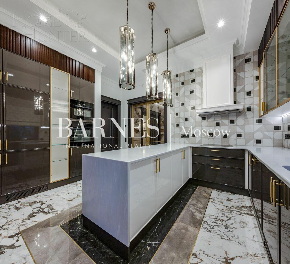 2-этажный коттедж 691 м² с отделкой