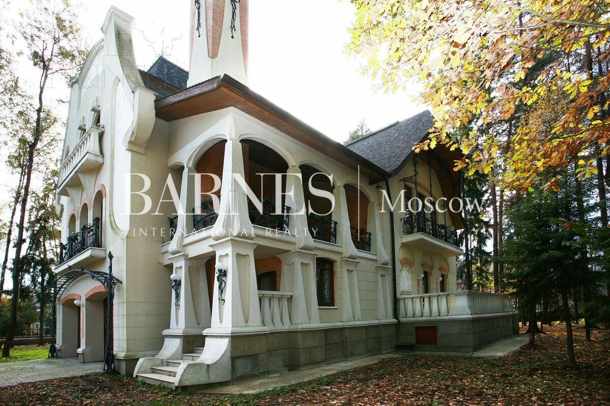 2-этажный коттедж 691 м² с отделкой