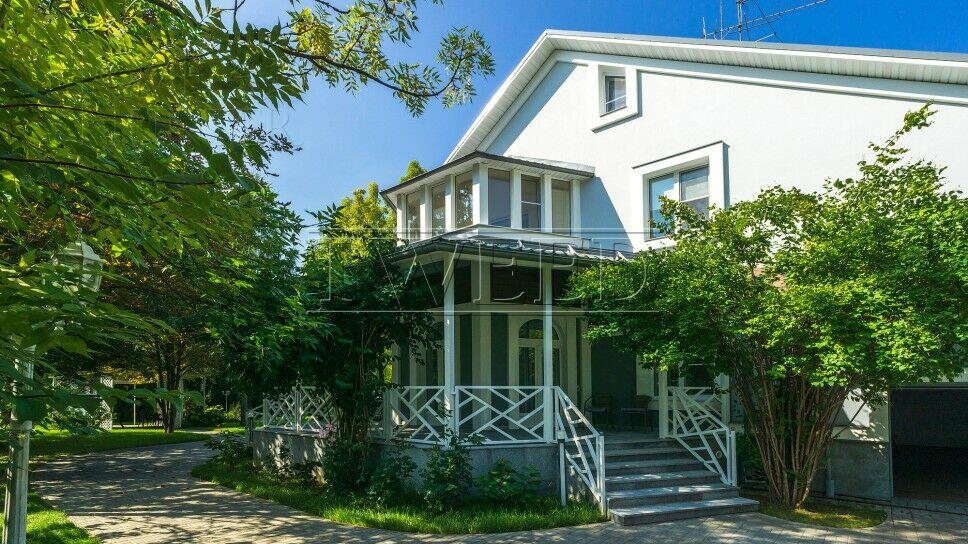 3-этажный коттедж 400 м² с отделкой