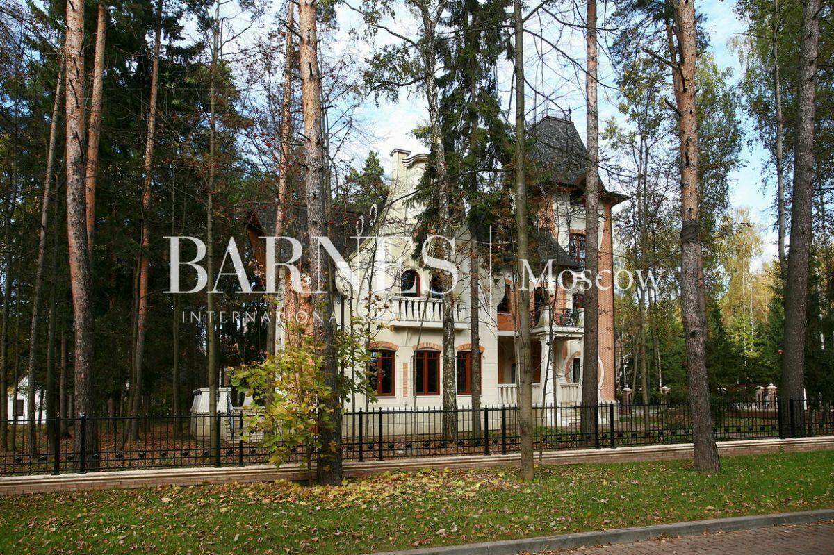 2-этажный коттедж 691 м² с отделкой