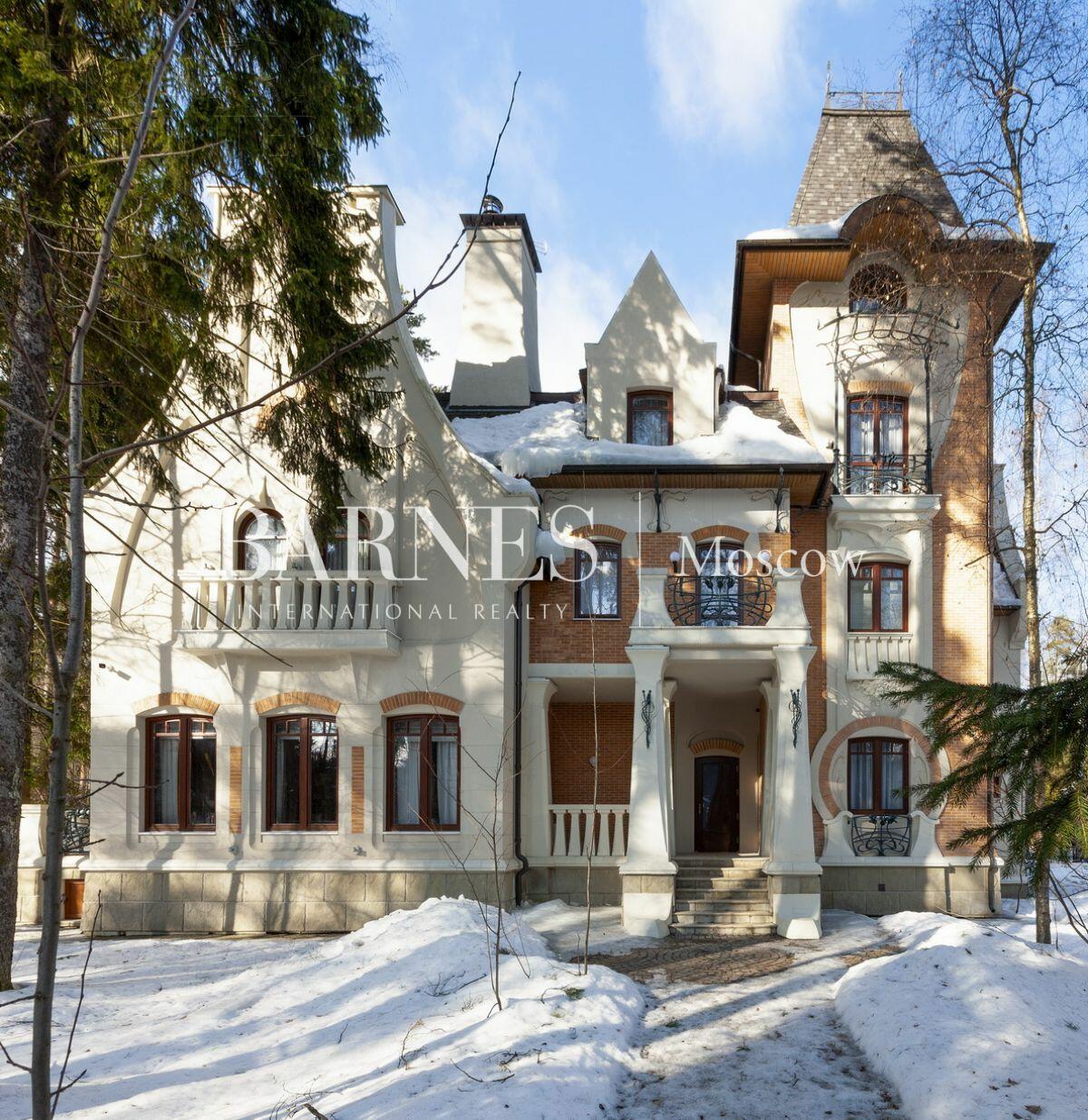 2-этажный коттедж 691 м² с отделкой