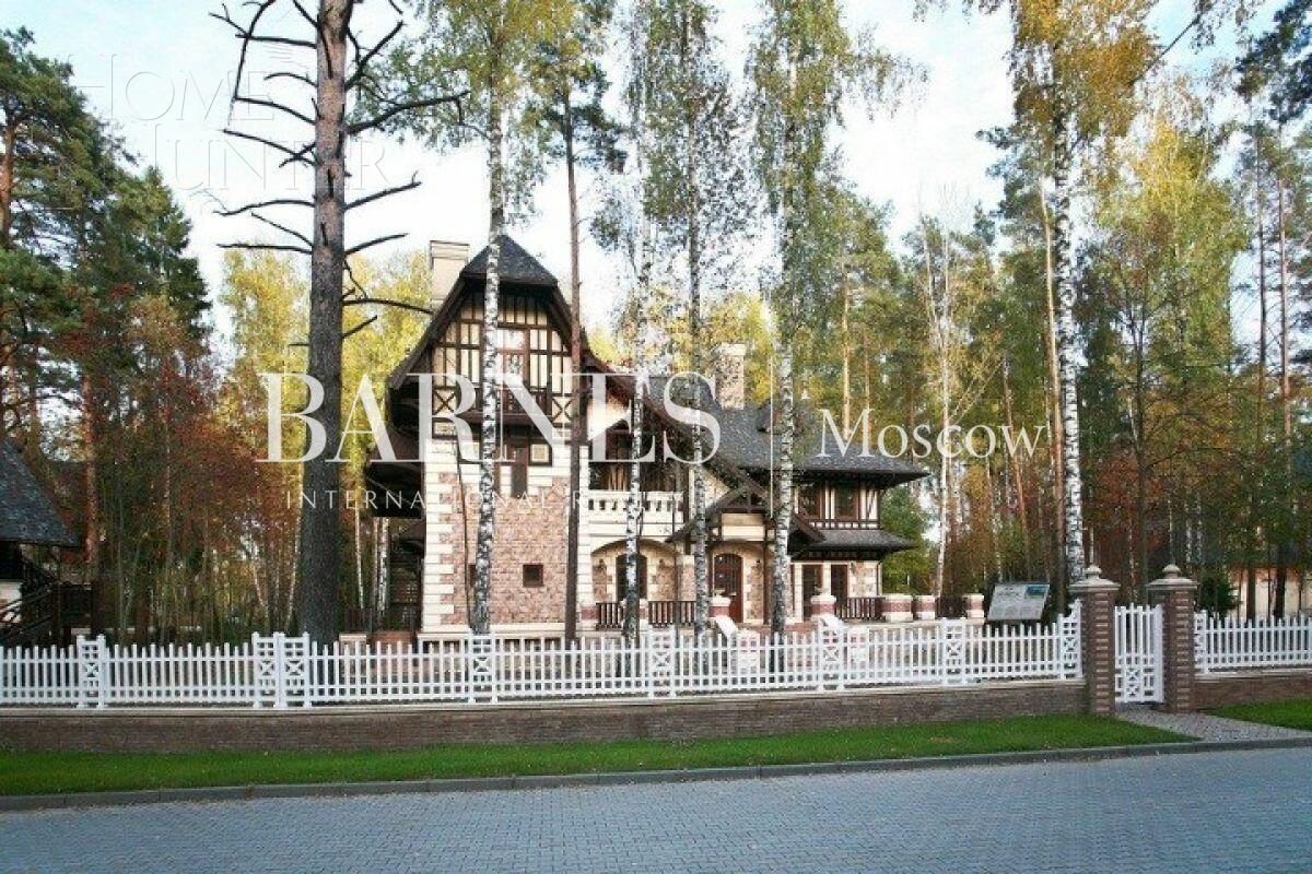 2-этажный коттедж 658 м² с отделкой