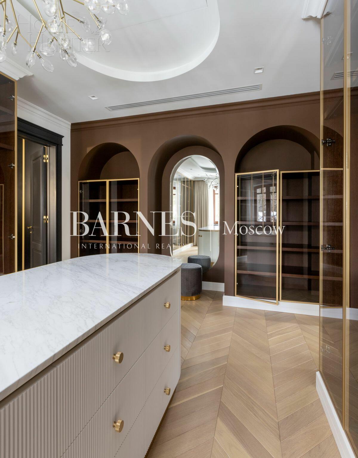 2-этажный коттедж 691 м² с отделкой