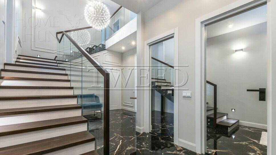 3-этажный коттедж 400 м² с отделкой