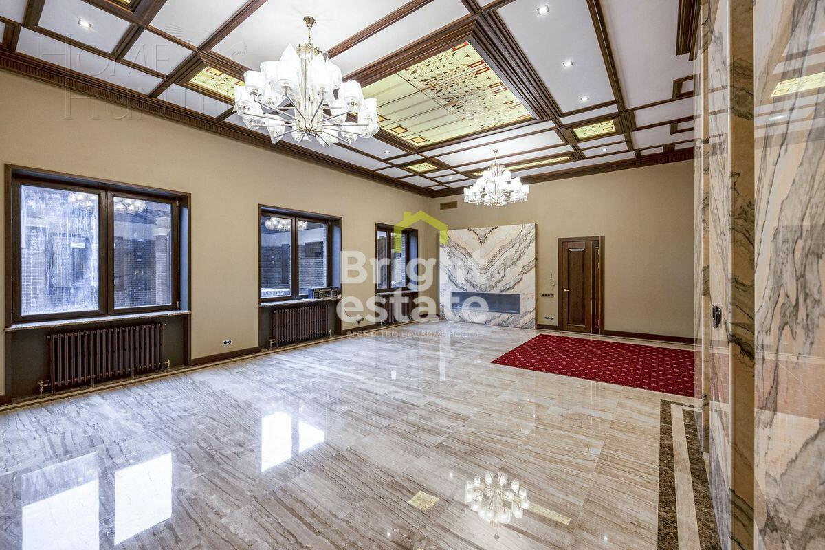 2-этажный коттедж 1 800 м² с отделкой