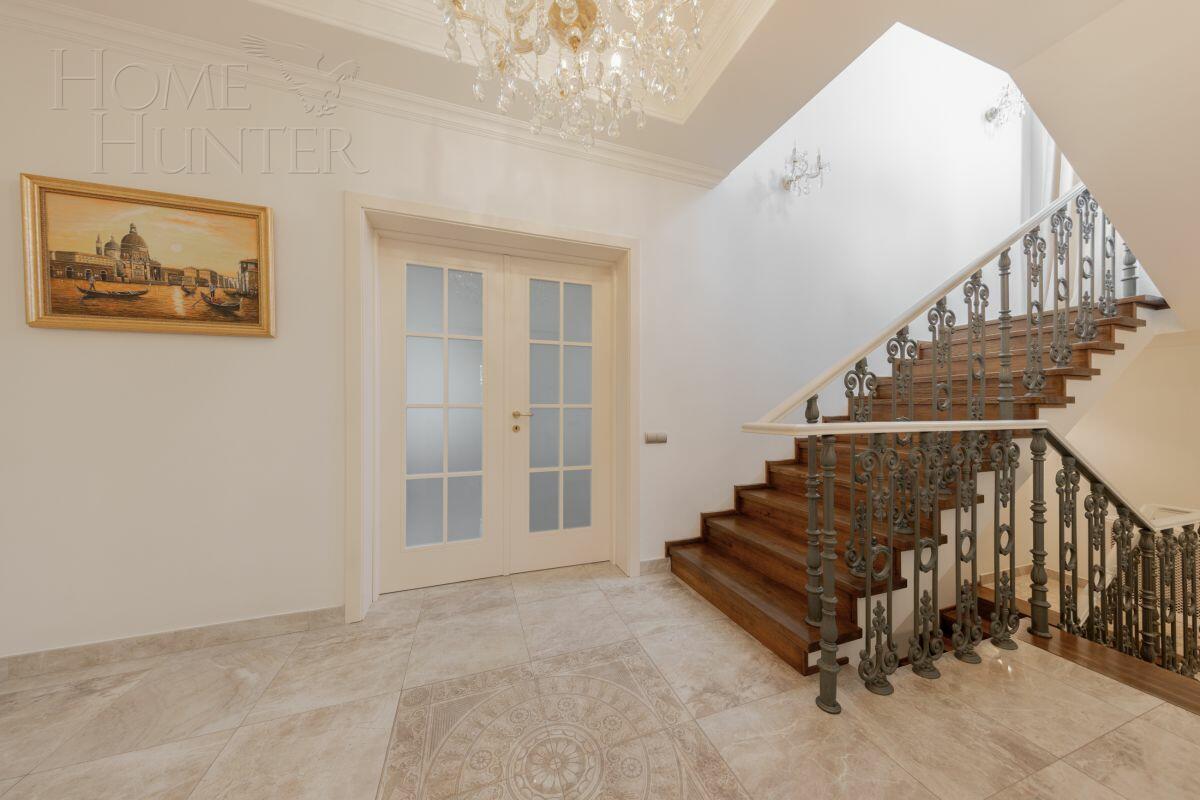 2-этажный коттедж 400 м² с отделкой