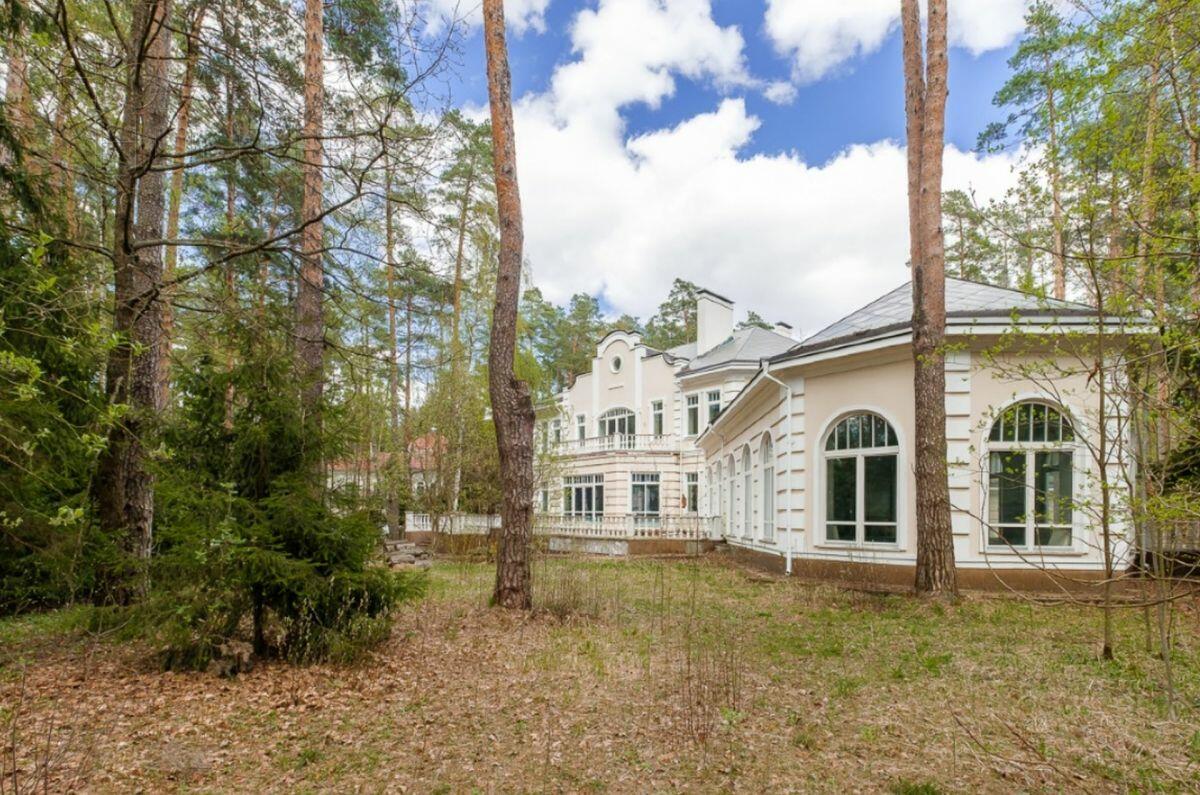 2-этажный коттедж 1 350 м² без отделки