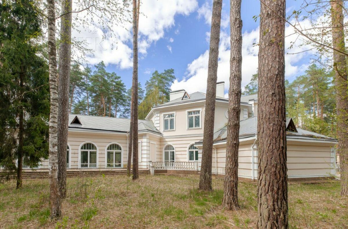 2-этажный коттедж 1 350 м² без отделки