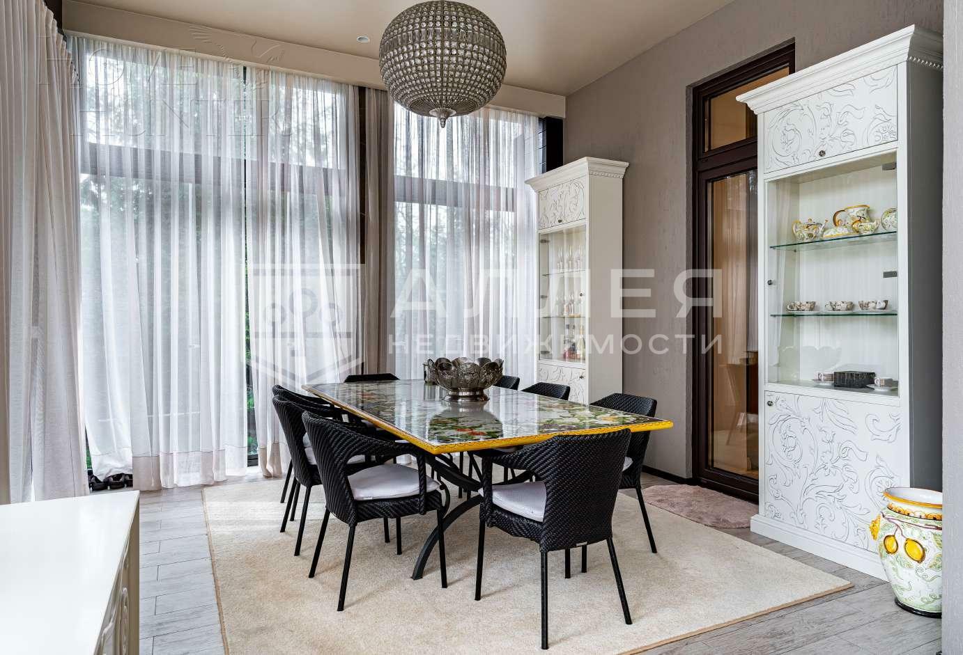 2-этажный коттедж 1 500 м² с отделкой