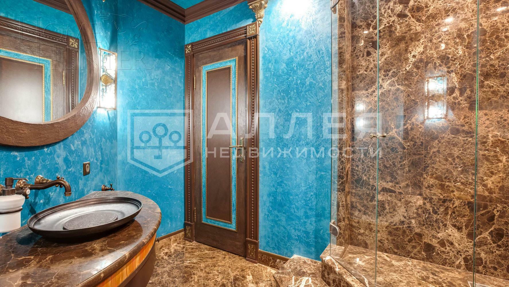 КОТТЕДЖ 1 100 м² с отделкой