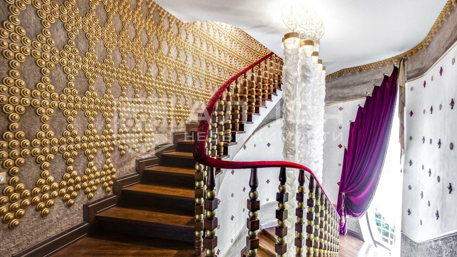 КОТТЕДЖ 1 100 м² с отделкой