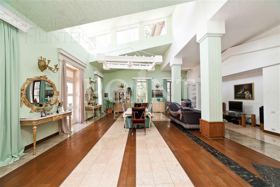 2-этажный коттедж 1 100 м² с отделкой