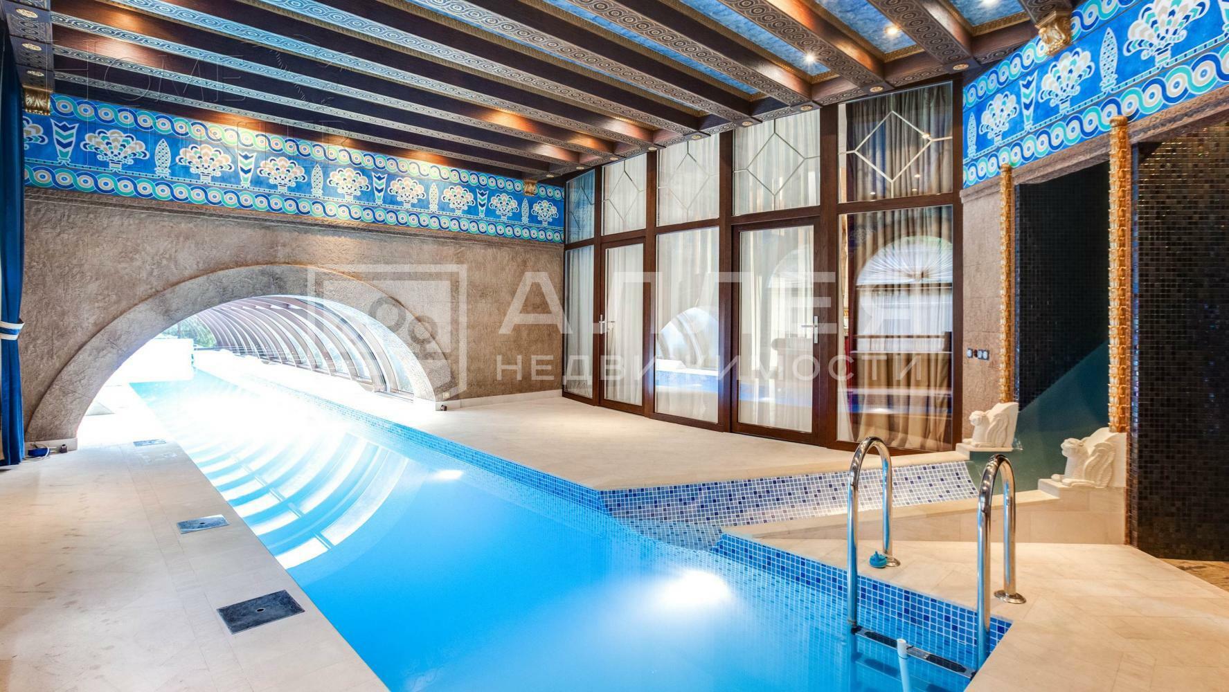 КОТТЕДЖ 1 100 м² с отделкой