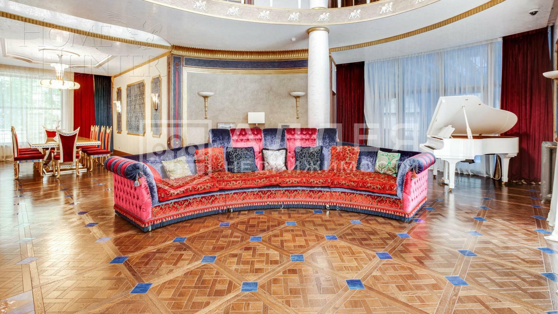 КОТТЕДЖ 1 100 м² с отделкой