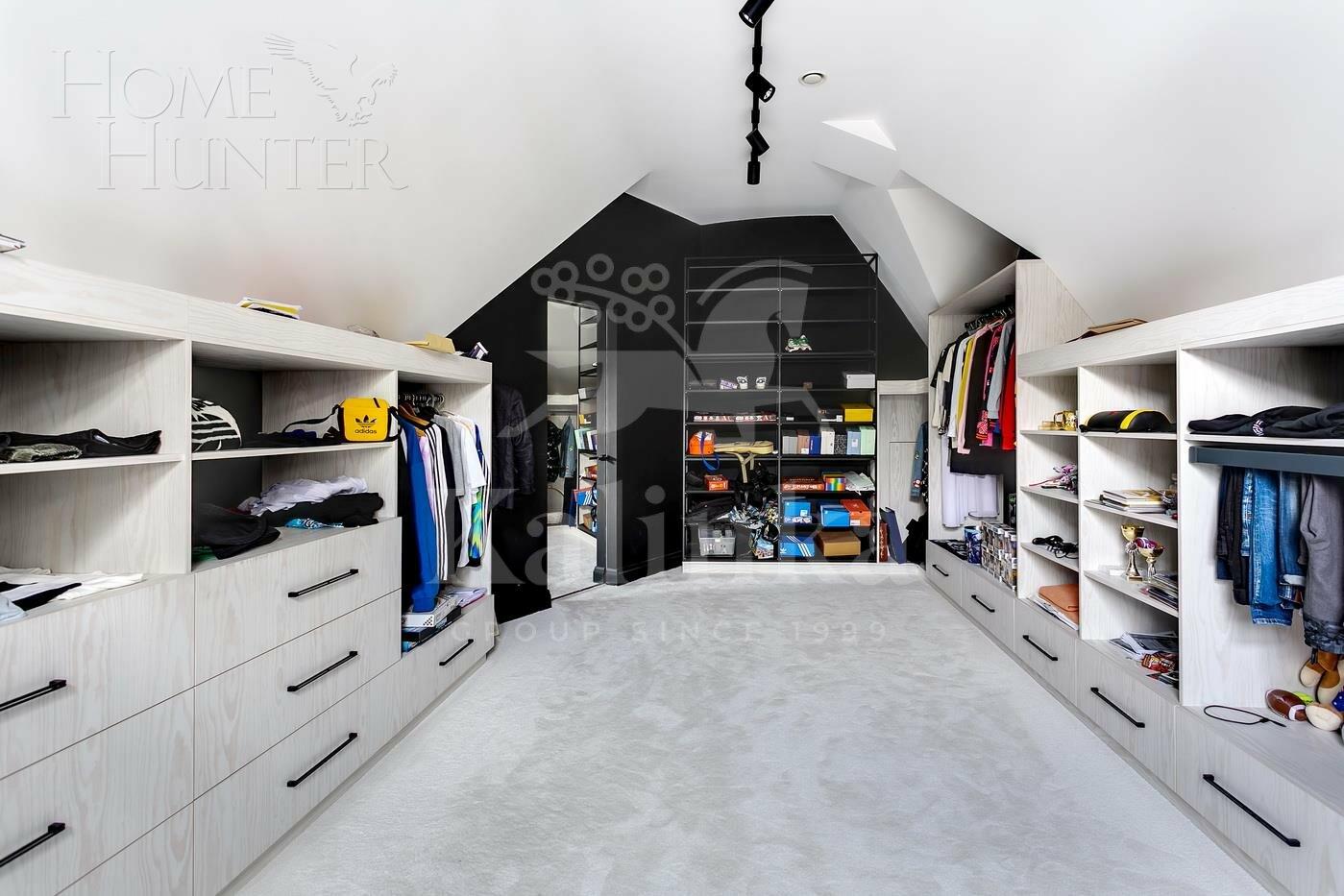 3-этажный коттедж 1 200 м² с отделкой