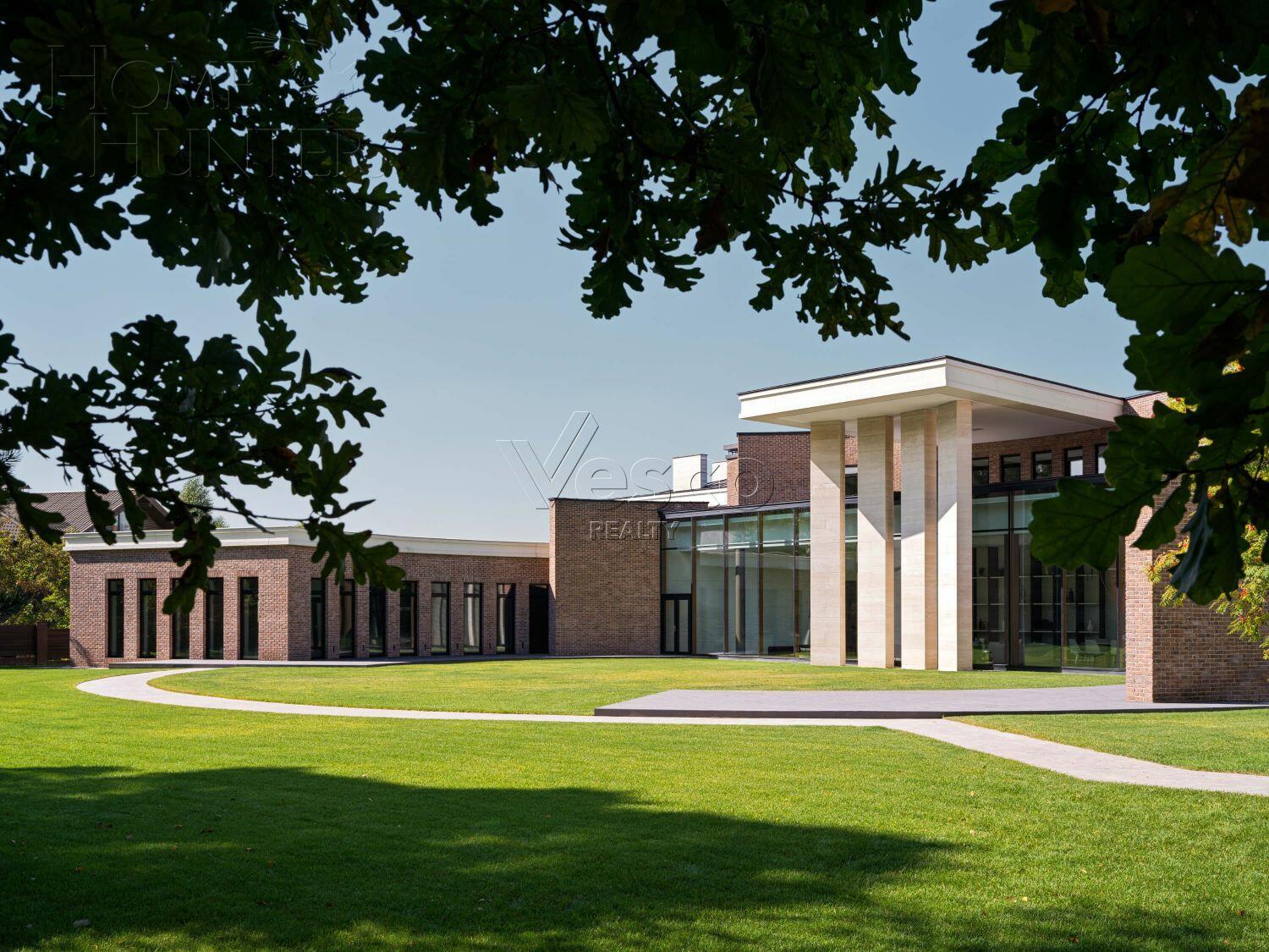 2-этажный коттедж 1 517 м² с отделкой