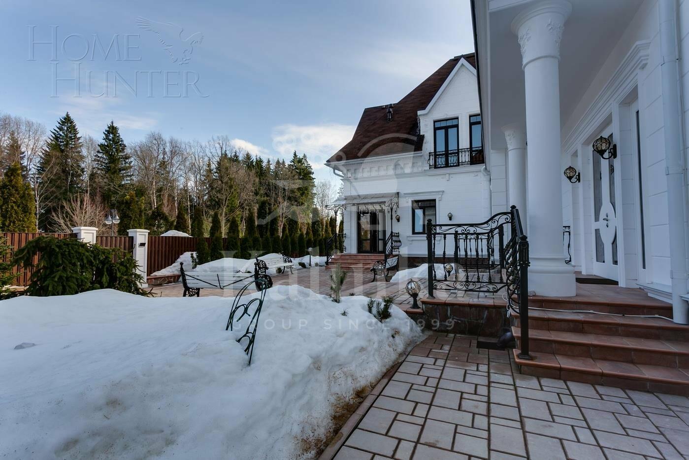 3-этажный коттедж 1 200 м² с отделкой