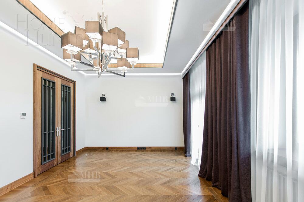 2-этажный коттедж 989.7 м² с отделкой