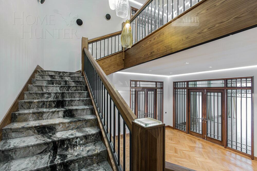 2-этажный коттедж 989.7 м² с отделкой