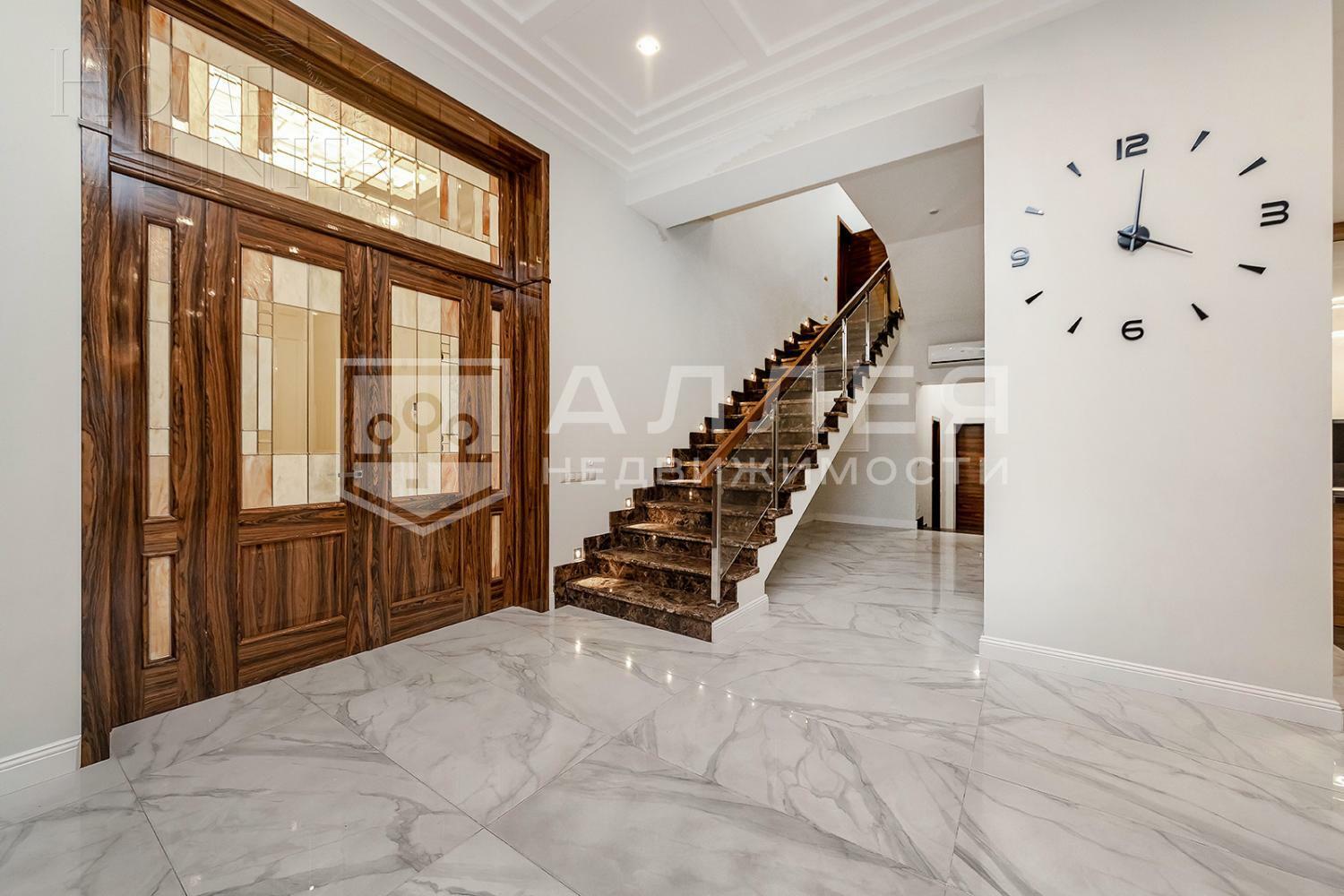 2-этажный коттедж 640 м² с отделкой