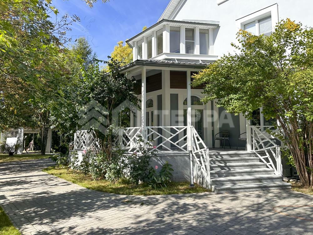 2-этажный коттедж 443 м² с отделкой