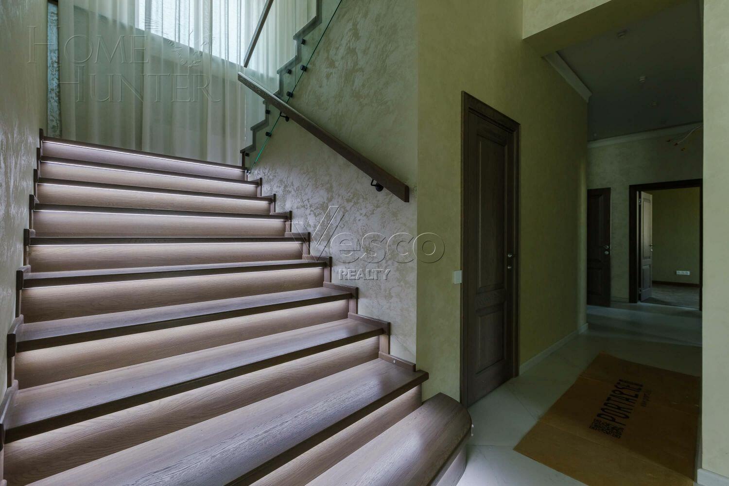 2-этажный коттедж 400 м² с отделкой