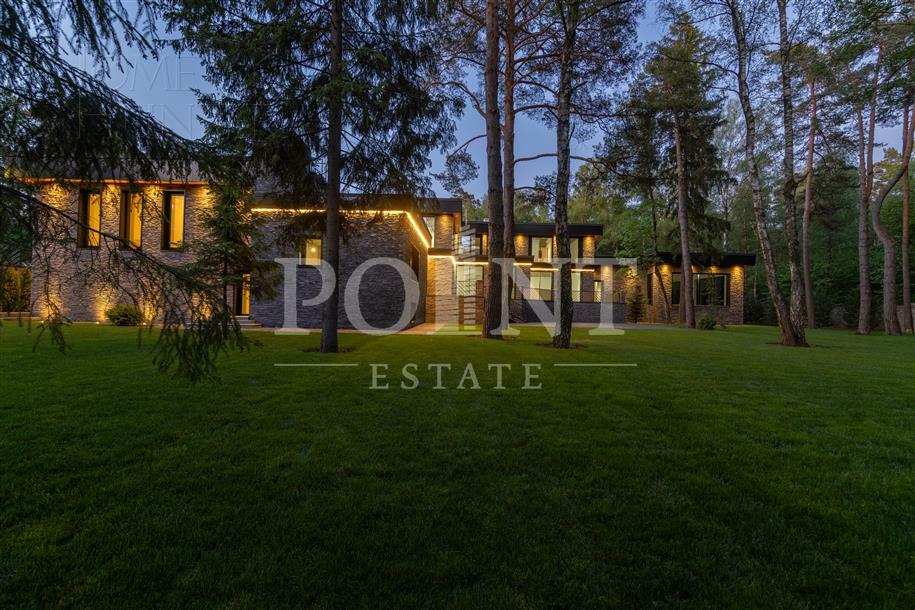 2-этажный коттедж 1 700 м² без отделки