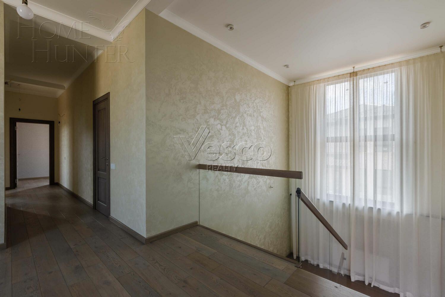 2-этажный коттедж 400 м² с отделкой