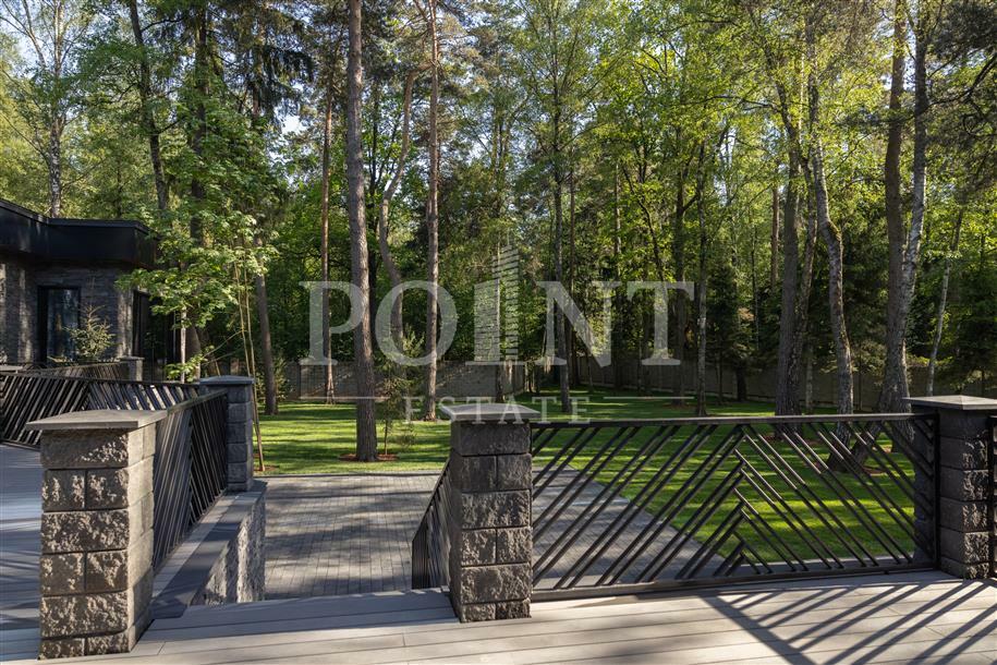 2-этажный коттедж 1 700 м² без отделки